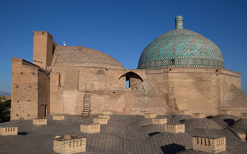گنبد فیروزه ای مسجدی تاریخی
