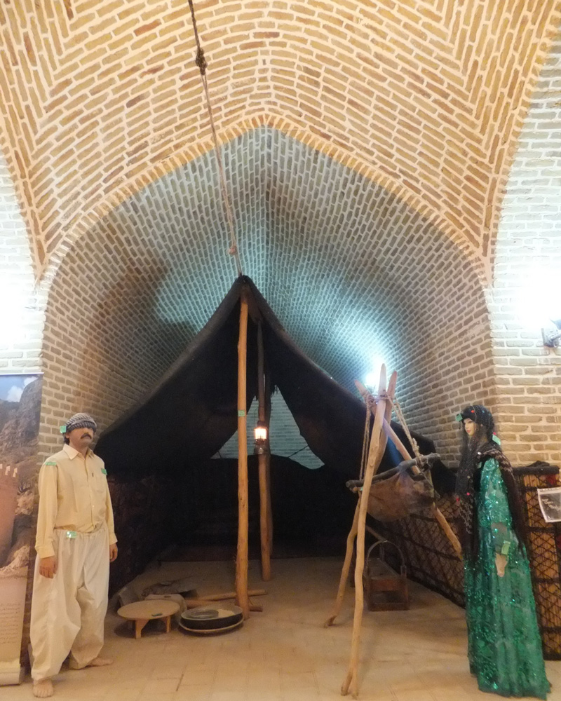 سیاه چادر در کاروانسرای عباسی قصر شیرین