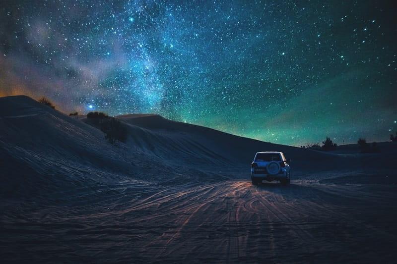 شفق قطبی در آسمان شب