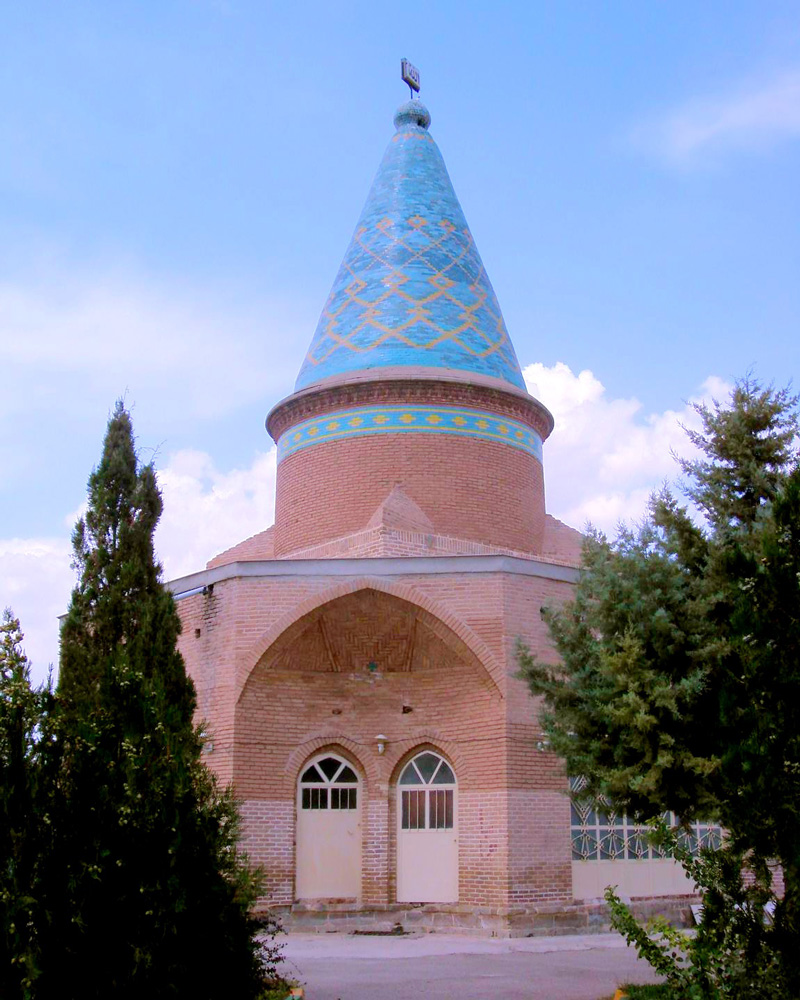 گنبد مخروطی آرامگاه امامزاده زیدالکبیر