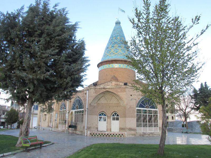 منظره تابستانی آرامگاه امامزاده زیدالکبیر