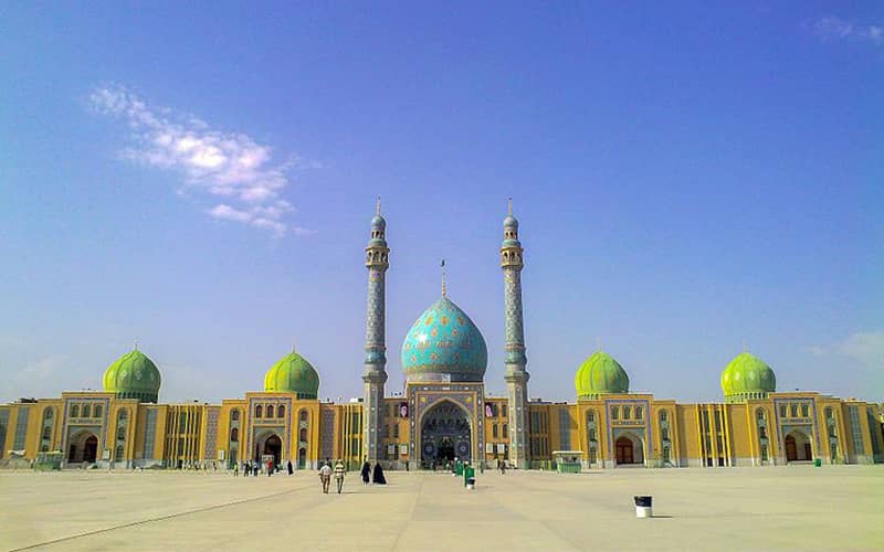 حیاط مسجد جمکران