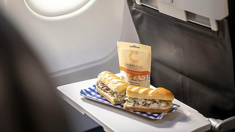 خوراکی های داخل هواپیما