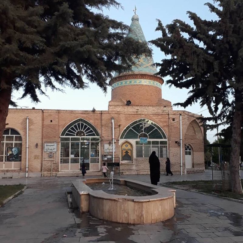 محوطه آرامگاه امامزاده زیدالکبیر