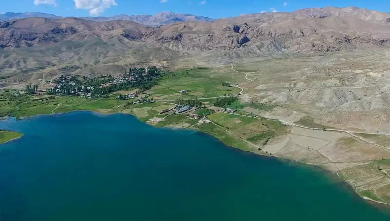 دریاچه سد نمرود در جوار روستای سله بن
