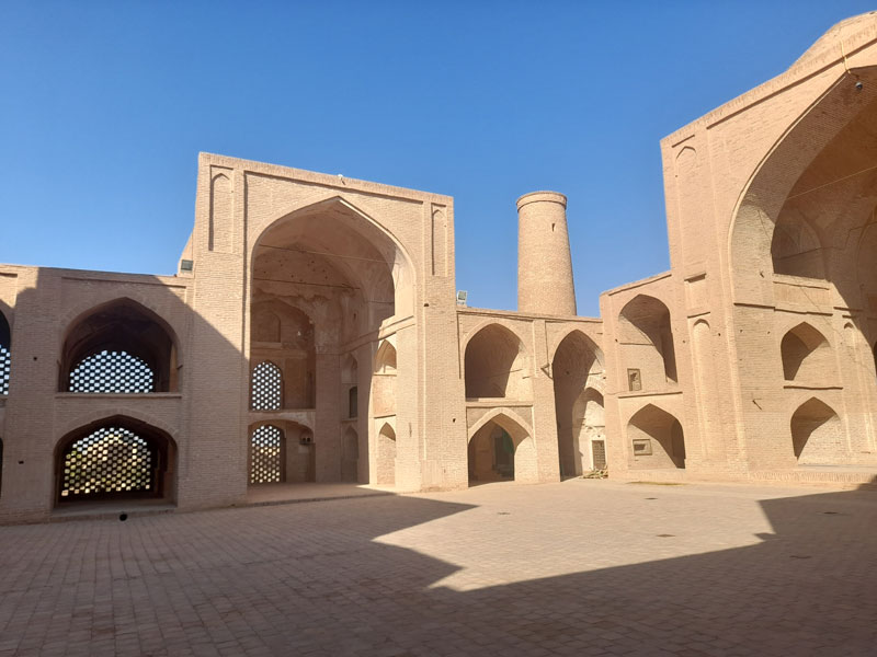 محوطه مسجد جامع اردستان