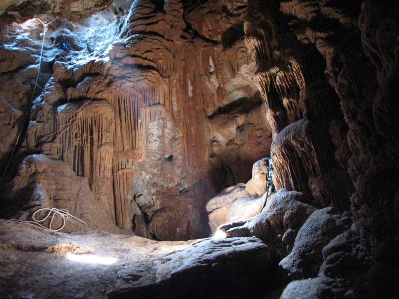 دهلیزهای غار کهک