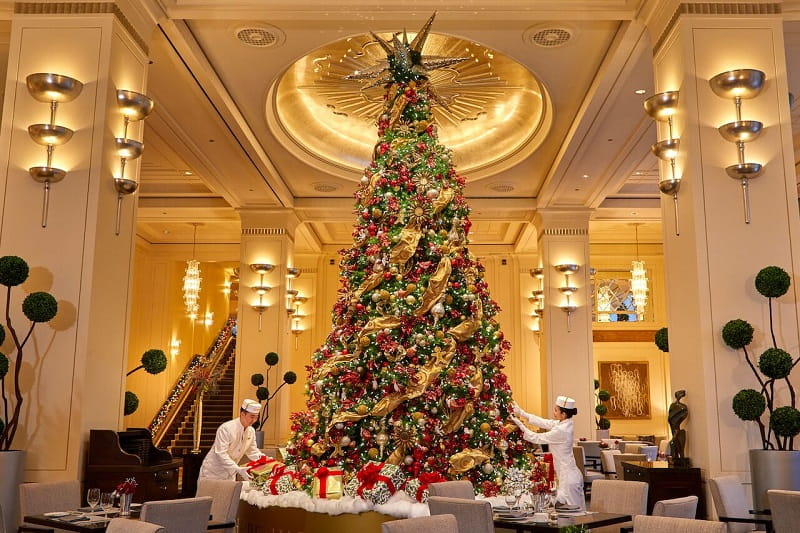 تزیینات درخت کریسمس در هتل لاکچری در شیکاگو