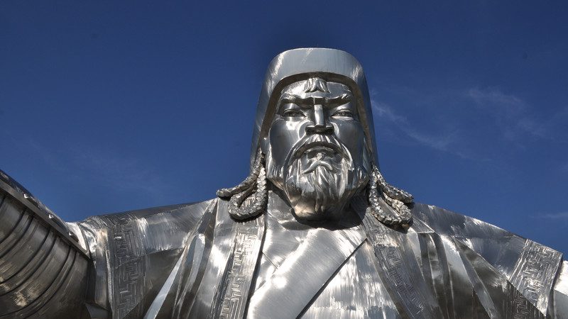 تصویری از مجسمه چنگیز خان مغول