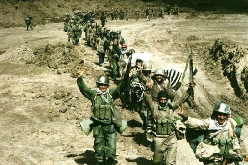 سربازان خوشحال ایرانی در جنگ ایران و عراق