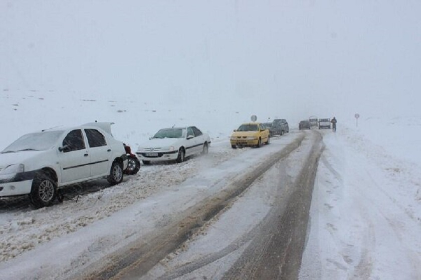 منع سفر به گیلان به دنبال پیش‌بینی بارش برف | جاده اسالم به خلخال مسدود شد