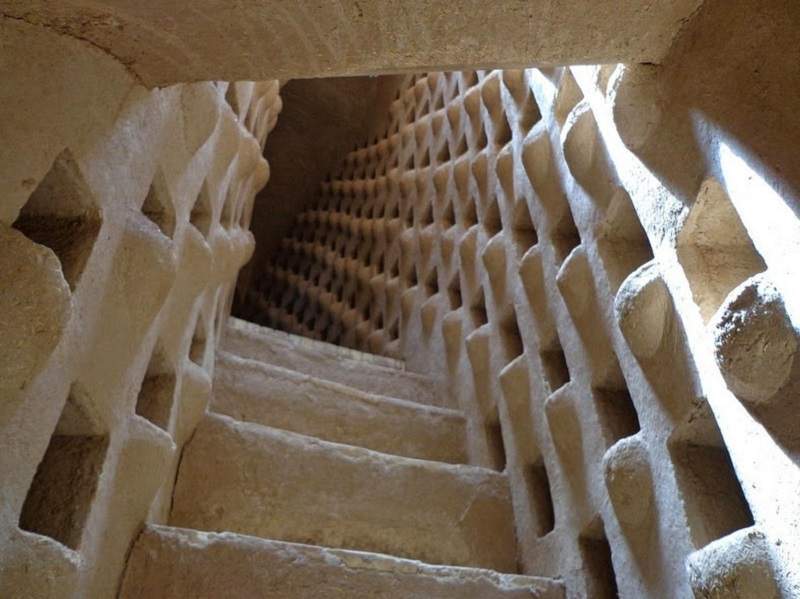 راه پله های دورانی در برج کبوتر