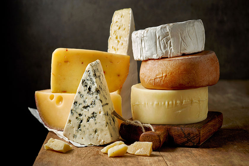 معرفی محبوب‌ترین و خوشمزه‌ترین پنیرهای دنیا + موارد مصرف 