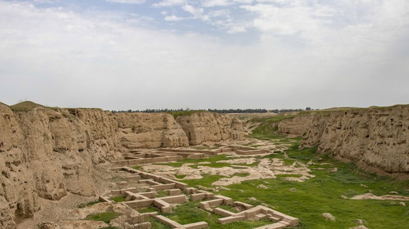 تپه های خاکی در محوطه باستانی شوش