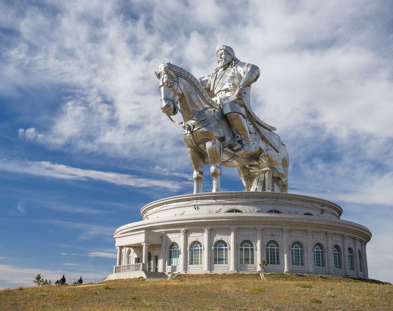 مجسمه چنگیزخان مغول