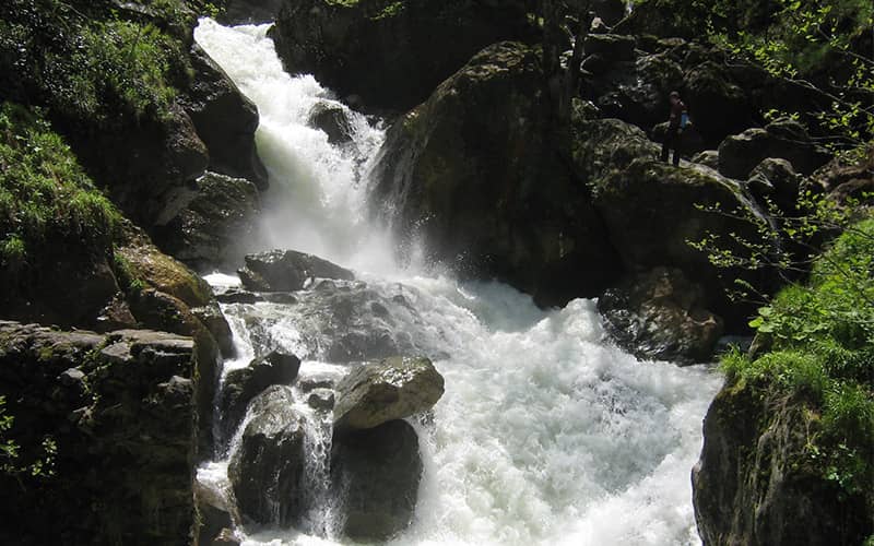 آبشار پرآبی در پارک ملی التیندره