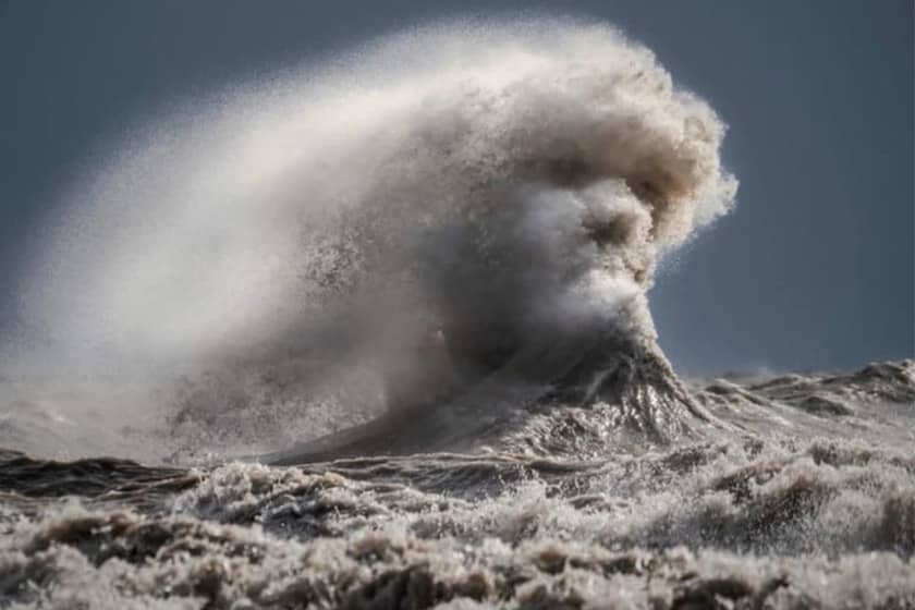 تصویری باورنکردنی از موج دریا با چهره انسان 
