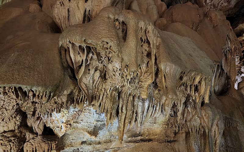 بخشی از غار کاراجا در ترکیه