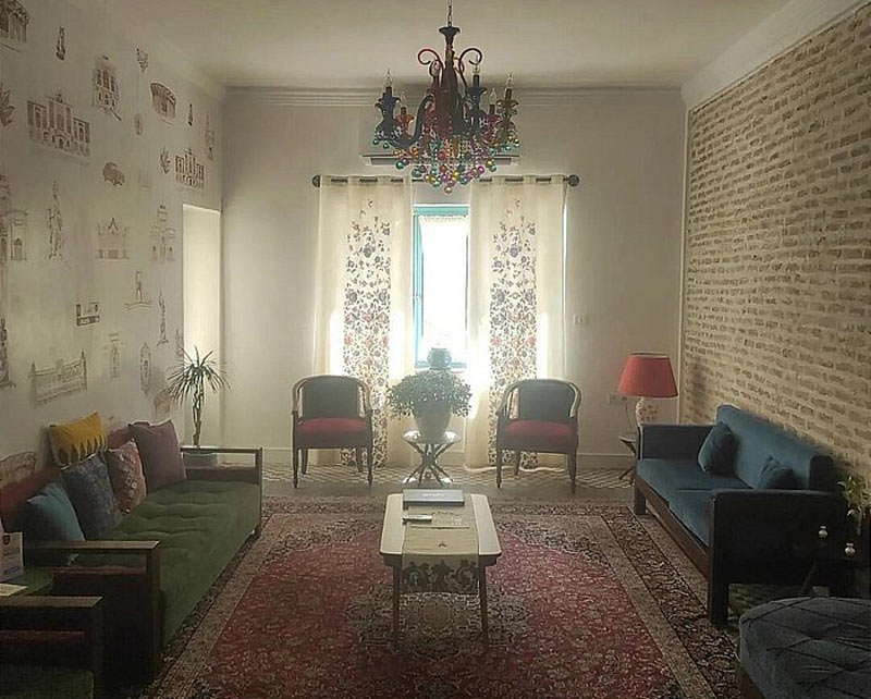 اتاق شاه نشین یک هاستل سنتی ایرانی