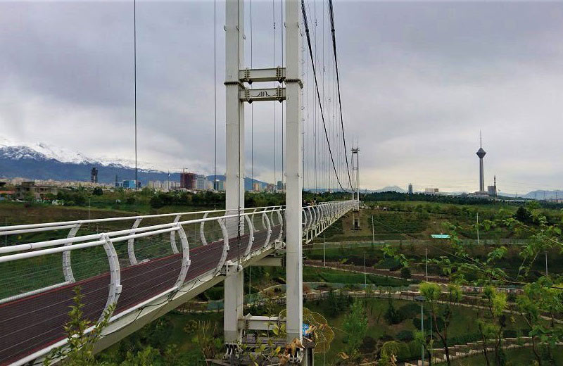 پل معلق آسمان در بوستان نهج البلاغه تهران