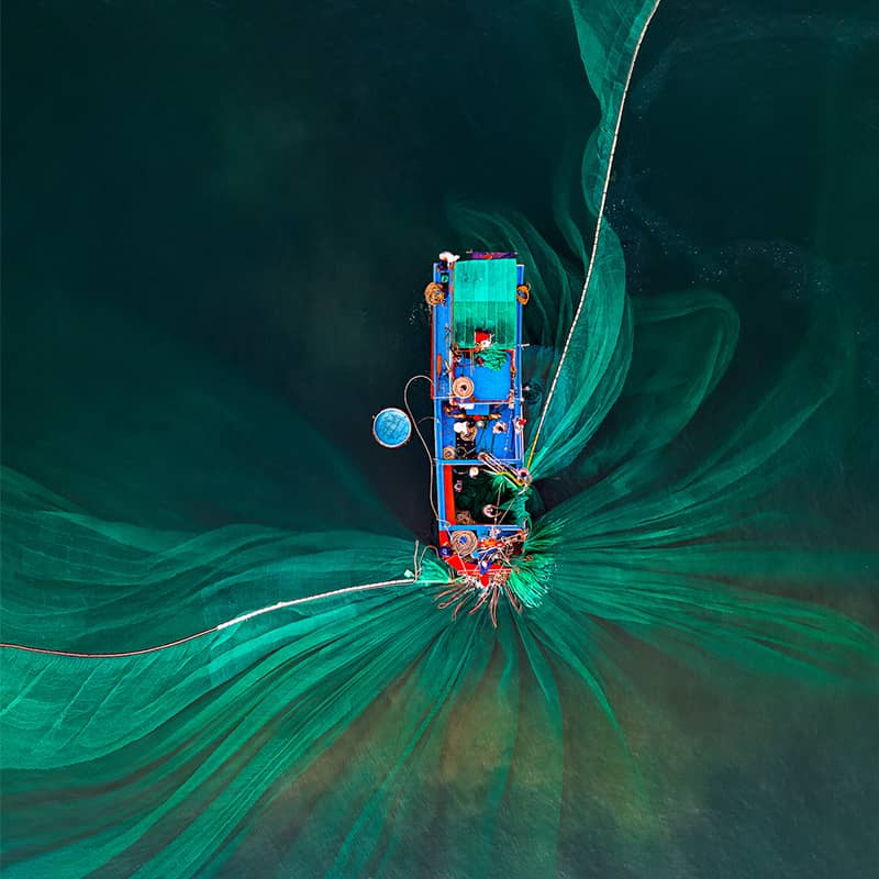 عکس هوایی از ماهیگیری در حال صید