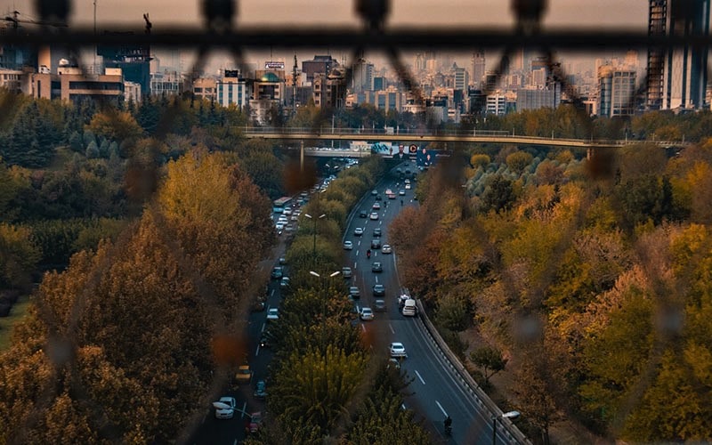 عکس اتوبان های تهران از روی پل طبیعت، منبع عکس: unsplash.com، عکاس: reza milani 