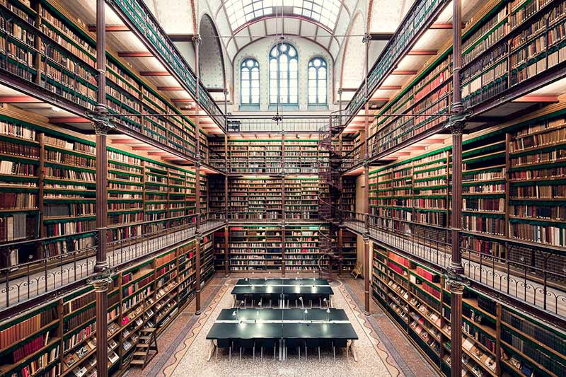  کتابخانه قدیمی در آمستردام؛ منبع و عکاس: Thibaud Poirier 