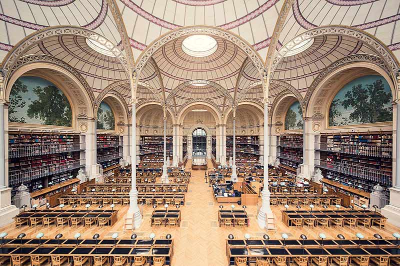 کتابخانه‌ای با معماری کلاسیک در پاریس؛ منبع و عکاس: Thibaud Poirier 