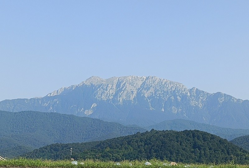 نمای زیبای قله درفک ؛ منبع عکس: گوگل مپ؛ عکاس: Ahmadali Mirzai