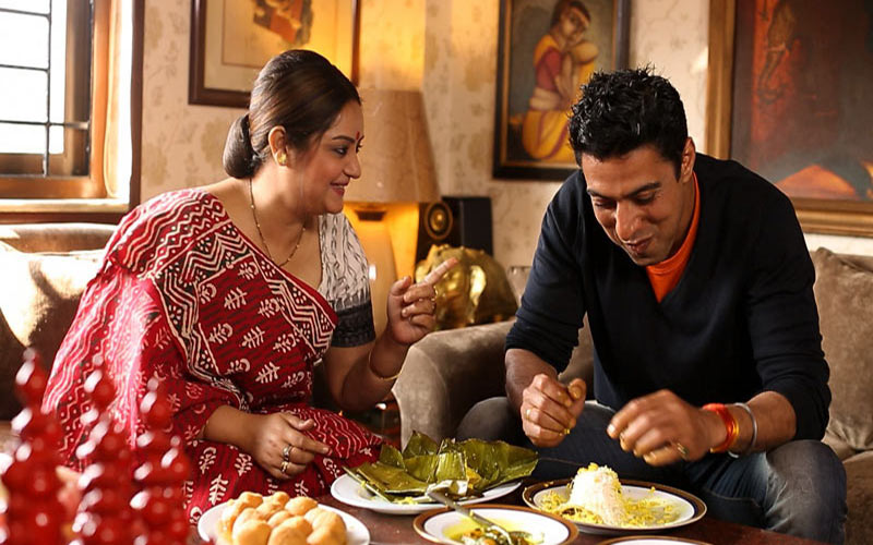 زن و مرد هندی در حال غذا خوردن؛ منبع عکس: پینترست، عکاس: نامشخص