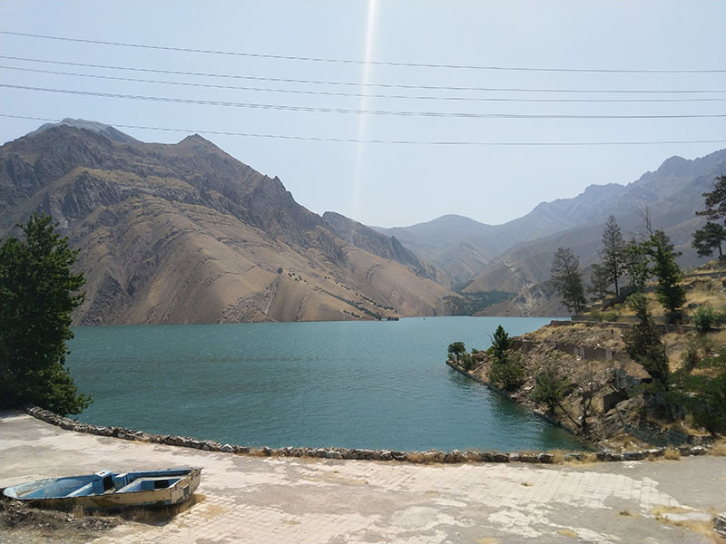 دریاچه سد کرج از نمای روستای واریان؛ منبع عکس: گوگل مپ؛ عکاس: Parisa Habibi