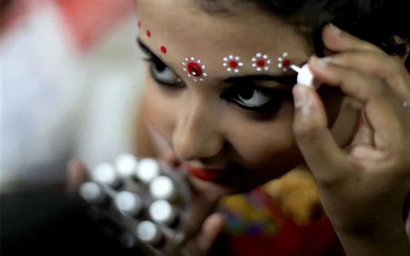 آرایش صورت برای جشنی در هند