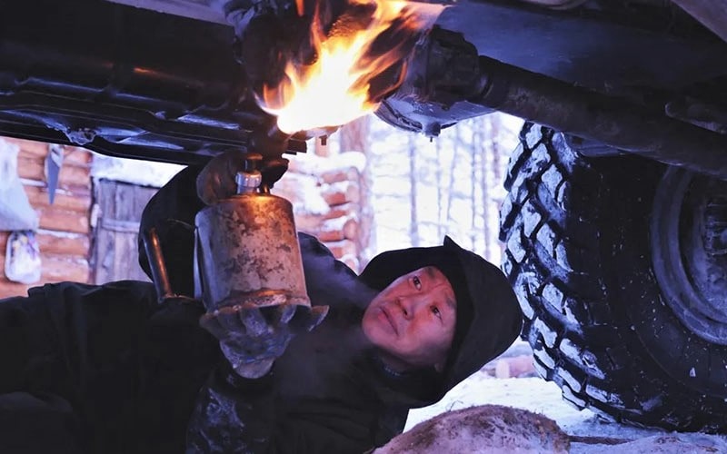 گرم کردن خودرو در اویمیاکن روسیه