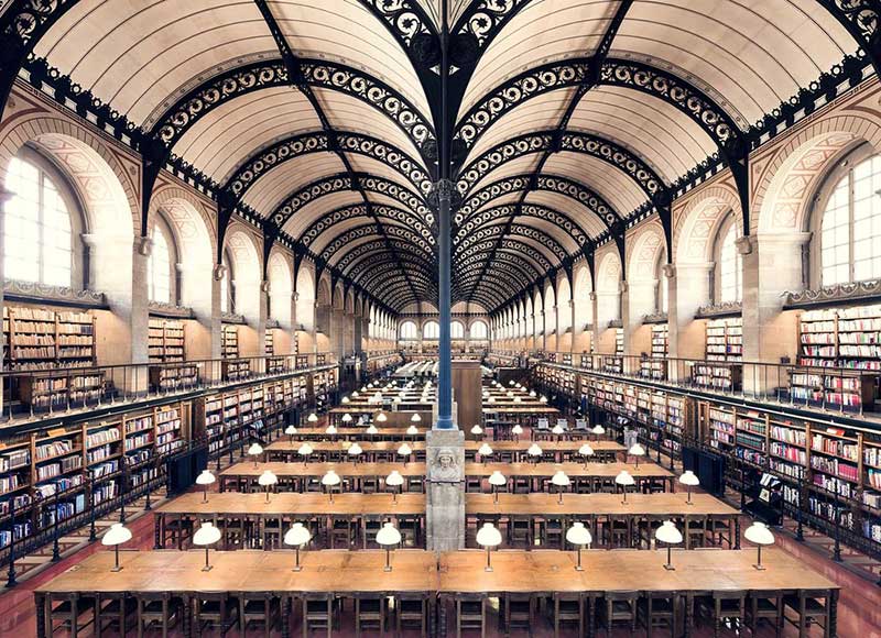 کتابخانه‌ای قدیمی با سقف متفاوت در پاریس؛  منبع و عکاس: Thibaud Poirier 