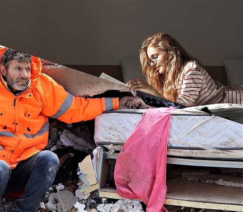کلاژ عکس دختری مرفه در کنار تصویر زلزله زدگان ترکیه