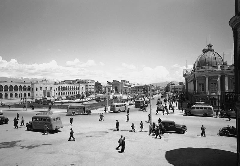 تصویری از میدان توپخانه در تهران قدیم