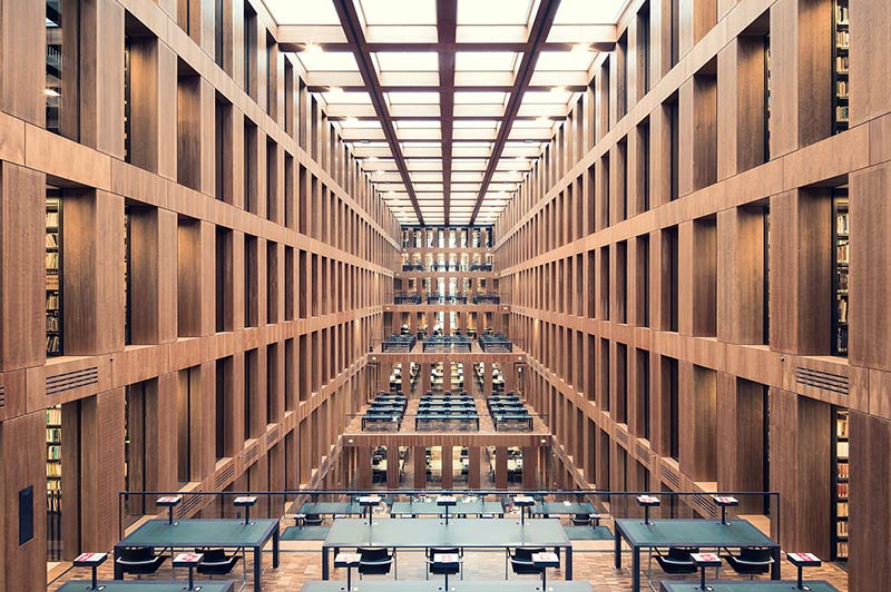 کتابخانه گریم زنتروم در برلین؛ منبع و عکاس: Thibaud Poirier 