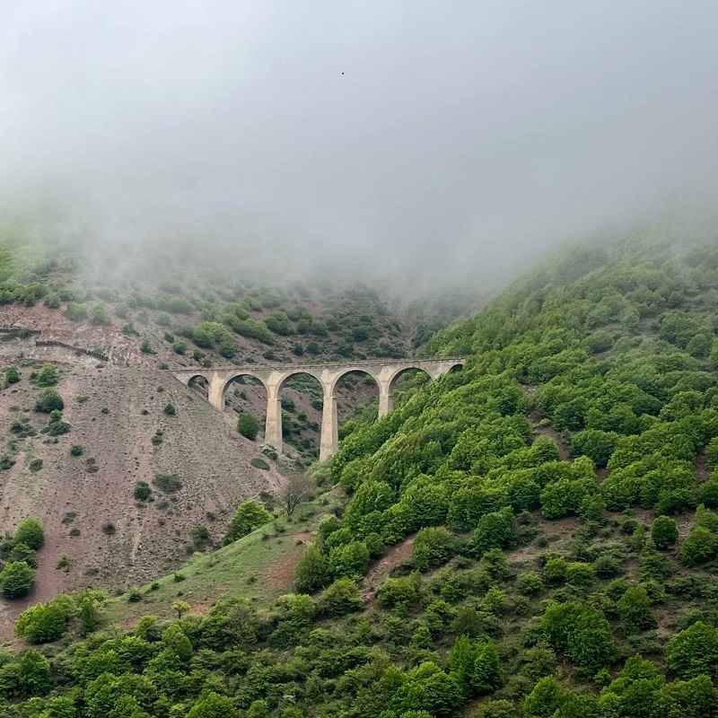 مناظر پل راه اهن از گردنه گدوک؛ منبع عکس: گوگل مپ؛ عکاس: علیرضا صابر