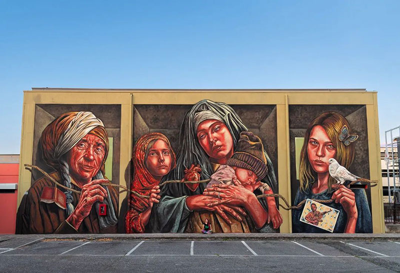 نقاشی مادران بر دیوار شهر؛  اثر Vera Bugati