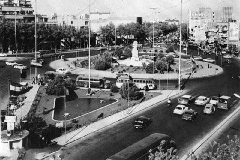 تصویری قدیمی از میدان انقلاب تهران