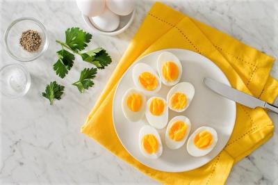 چرا زرده تخم‌مرغ پس از پختن سبز می‌شود؟