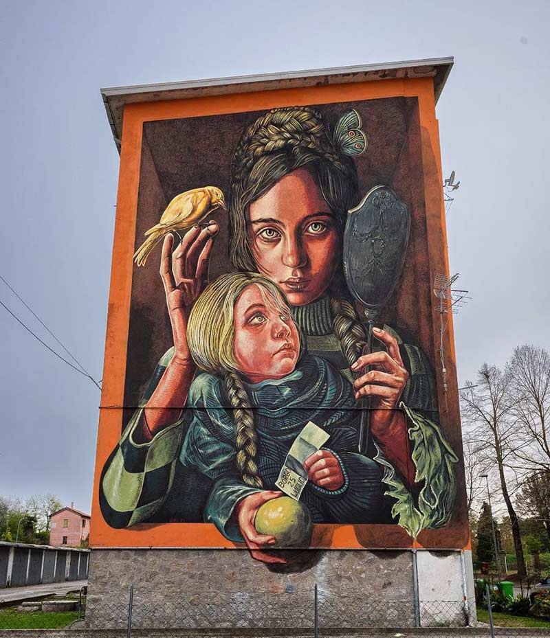 نقاشی دیواری دختری در آینه؛  اثر Vera Bugati 