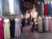 بازار لباس میدان کهنه اصفهان؛ منبع عکس: نشان؛ عکاس: نامشخص