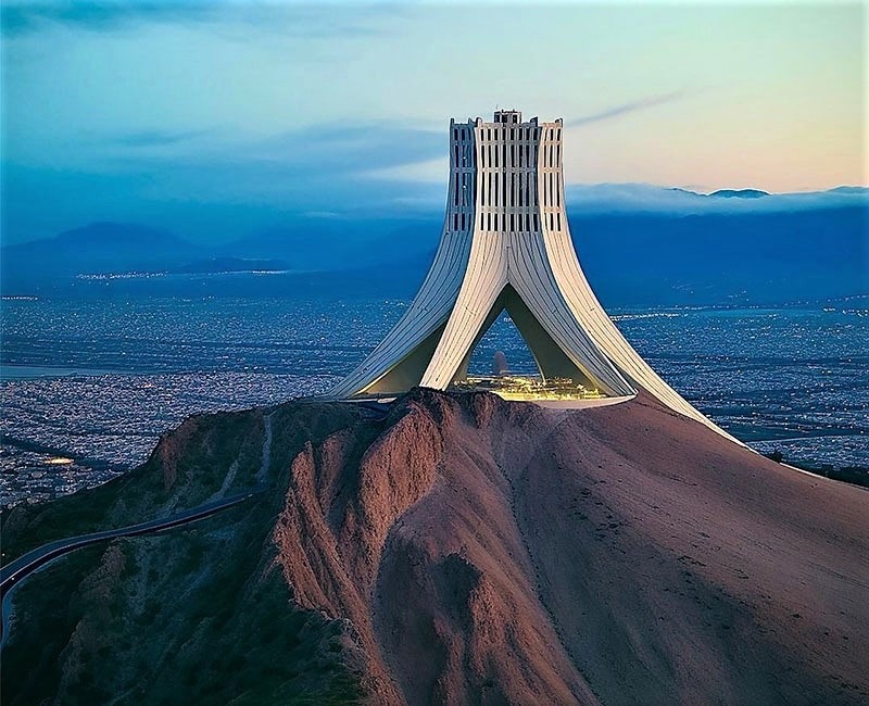 تصویرسازی برج آزادی روی قله کوه