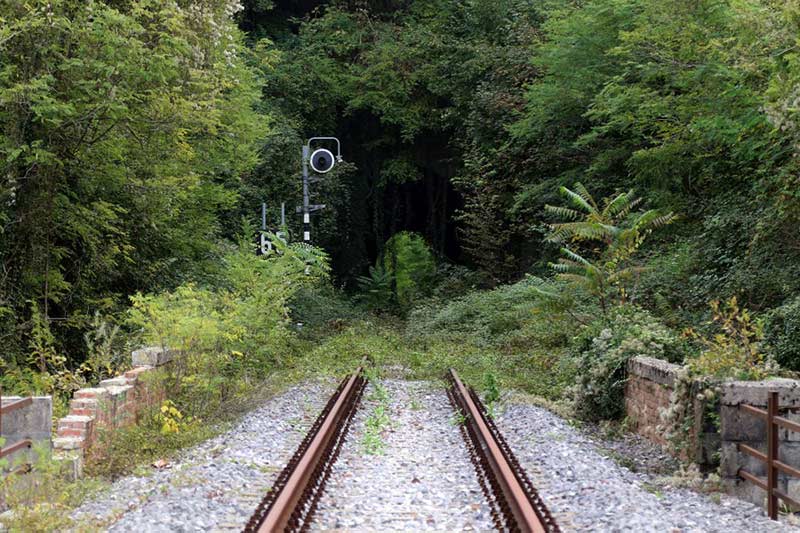یک تونل راه‌آهن بدون استفاده در منطقه‌ای در ایتالیا؛ منبع: Corbis via Getty، عکاس: Andrea Spinelli
