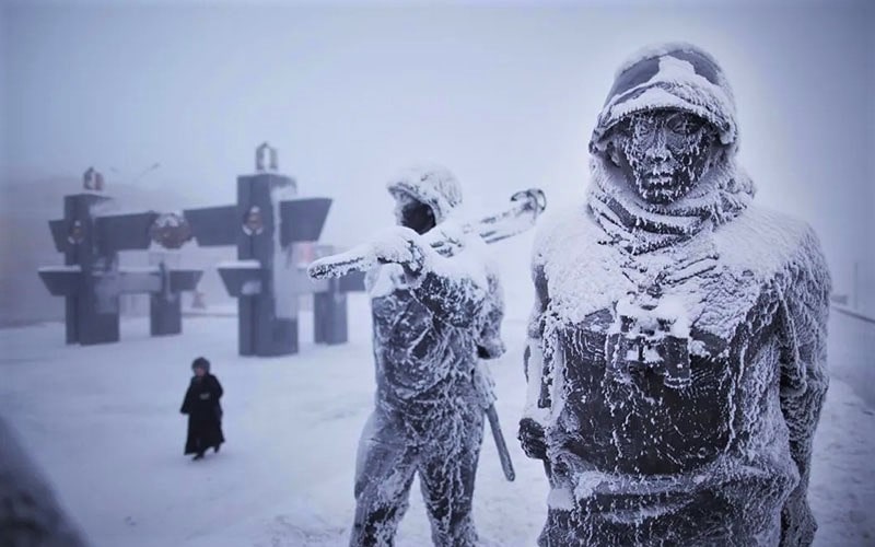 مجسمه های یخ‌زده در اویمیاکن روسیه