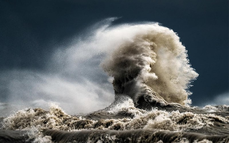 شکل عجیب موج در دریاچه ایری، منبع عکس: اینستاگرام trevorpottelbergphotography@، عکاس: Trevor Pottelberg