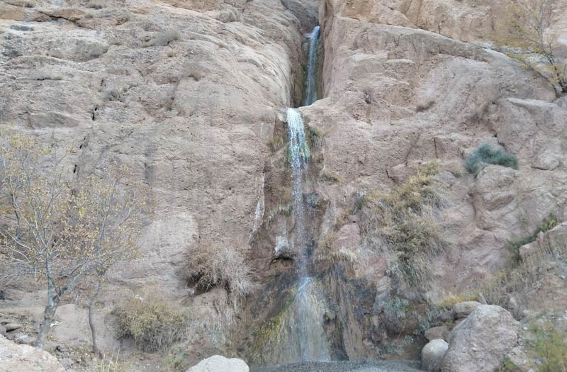 آبشار ایزی؛ منبع عکس: گوگل مپ؛ عکاس: Seyyed Mohammad Hadavi