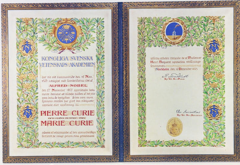 گواهی جایزه نوبل فیزیک پیر و ماری کوری؛ منبع عکس: Musee Curie، عکاس: نامشخص