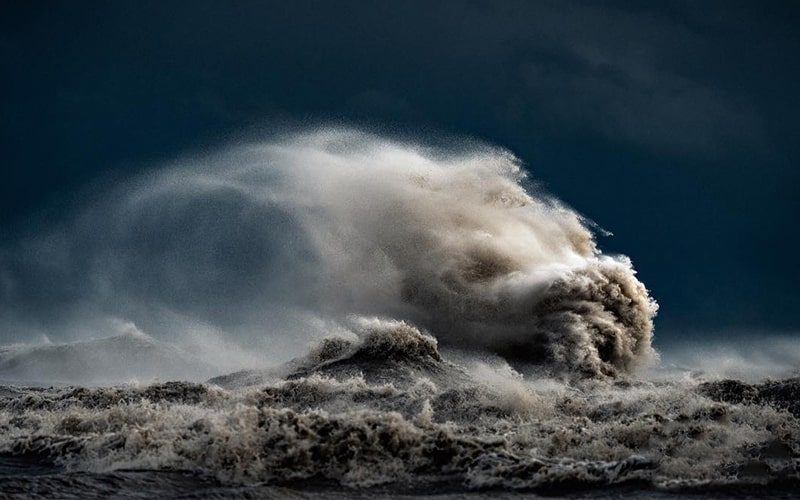 امواج دریاچه ایری به شکل اژدها، منبع عکس: اینستاگرام trevorpottelbergphotography@، عکاس: Trevor Pottelberg